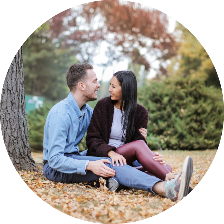 couple speaking in a park